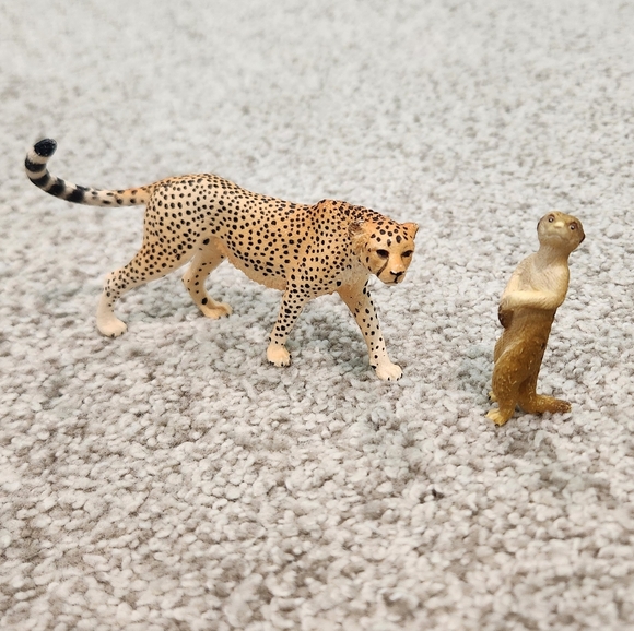 schleich Other - Schleich Cheetah figurine and Meerkat Figurine Friends